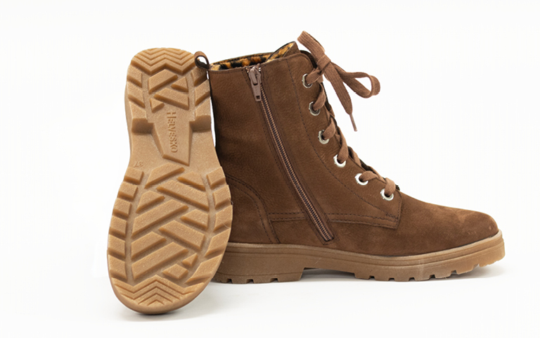 Chaussure de randonne ou de trekking montant, protge la cheville, lgre et fonctionnelle pour toute l'anne.